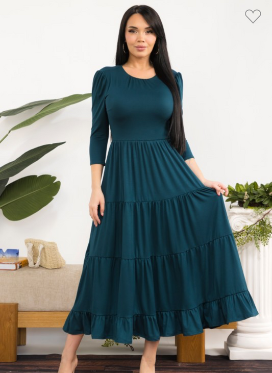 Vestido Midi "Elegancia Fluida" - Falda Escalonada y Manga 3/4.