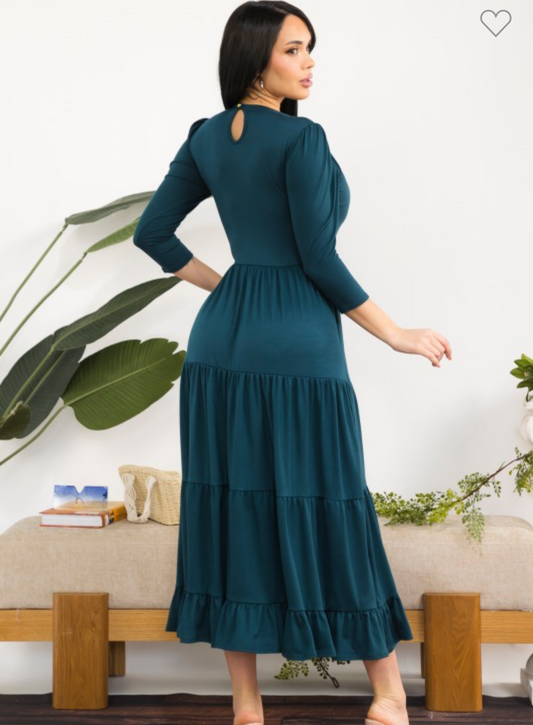 Vestido Midi "Elegancia Fluida" - Falda Escalonada y Manga 3/4.