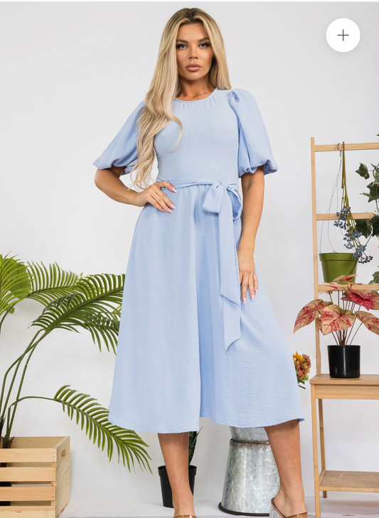 Vestido Midi "Princesa" con Cinturón y Mangas Abullonadas.