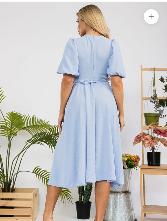 Vestido Midi "Princesa" con Cinturón y Mangas Abullonadas.